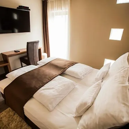 Pole Position מלון באלאטונסארסו