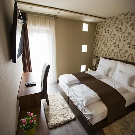 Pole Position Hotel 2*