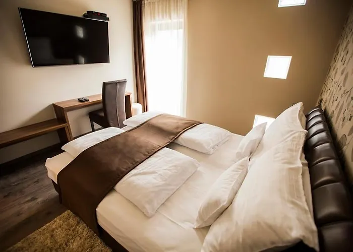 Pole Position Hotel Balatonszarszo