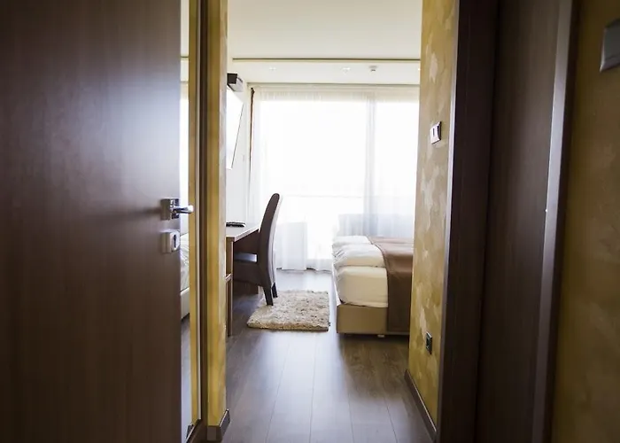 Hotel Pole Position 2*